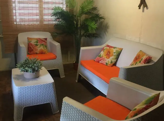 Cheap hotel: Naniqui Cottage - Only Adults -Parking Golf Car Only